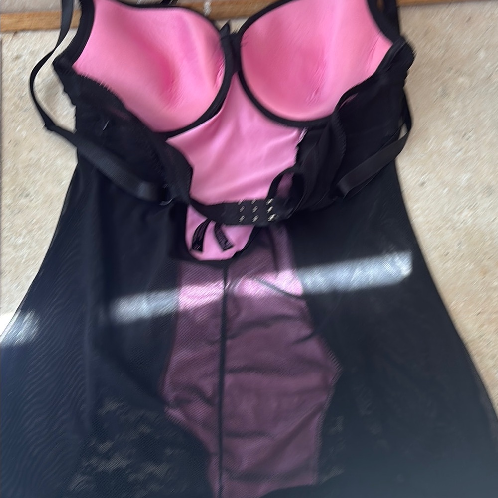 Elegant Black and Pink Lace Chemise - Picture 5 of 5